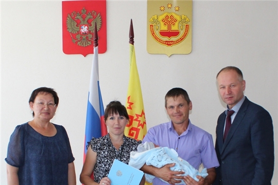 В администрации Урмарского района состоялась торжественная регистрация новорожденного
