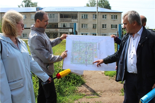 Комиссия проинспектировала объекты, реализуемые на территории Урмарского района в рамках проекта «Формирование комфортной городской среды»
