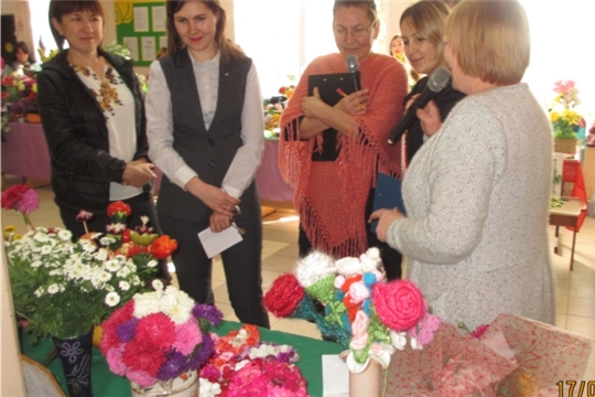 В районном Доме культуры состоялась районная выставка-конкурс цветов «Цветочная фантазия»