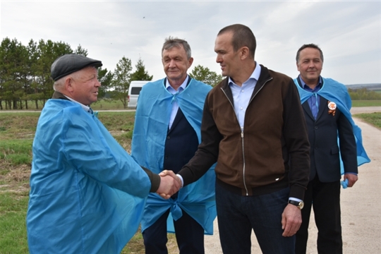 Глава Чувашии Михаил Игнатьев посетил ряд районов республики, где проинспектировал ход полевых работ
