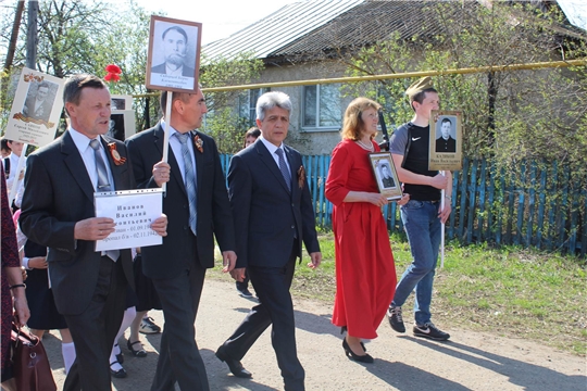 В селе Ходары прошел торжественный митинг ко Дню Победы с акцией "Бессмертный полк"