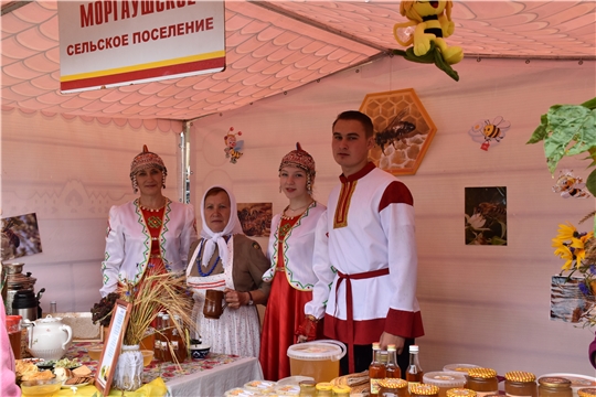 В Моргаушском районе состоялся 10-ый праздник меда «Здоровье - на крыльях пчелы»