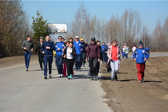 В День здоровья и спорта муниципальные служащие вышли на утреннюю зарядку