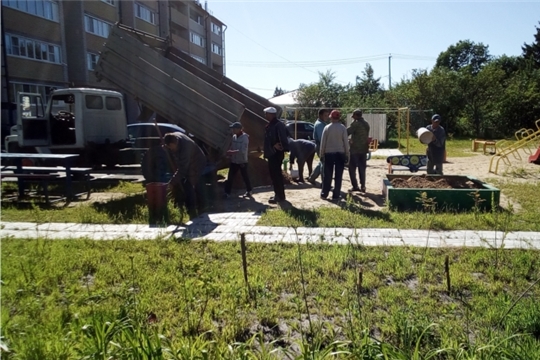 На детские площадки п. Вурнары завезли песок