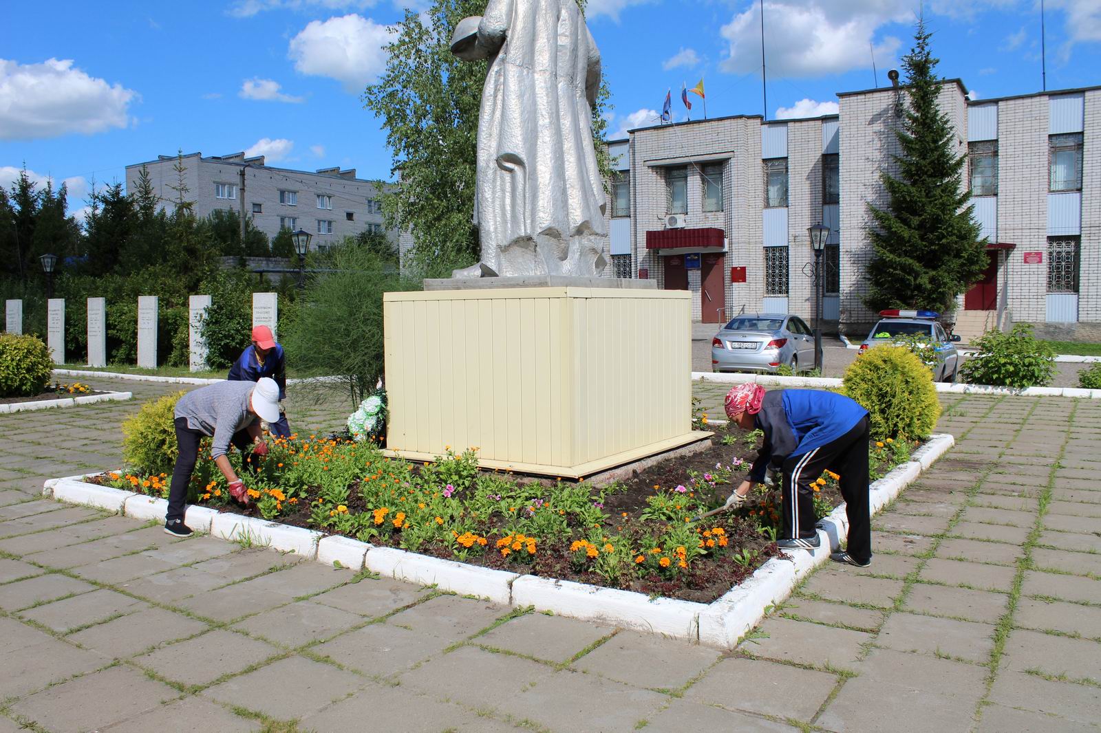 В Сквере памяти п. Вурнары ведутся работы по благоустройству | Вурнарский  муниципальный округ Чувашской Республики