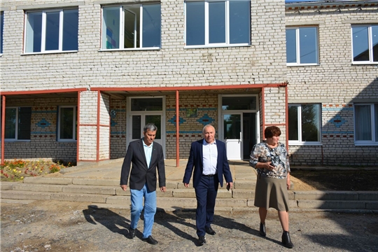 Глава администрации района перед началом нового учебного года побывал в  Буртасинской школе