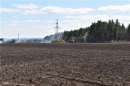 В Ядринском районе продолжаются весенне-полевые работы