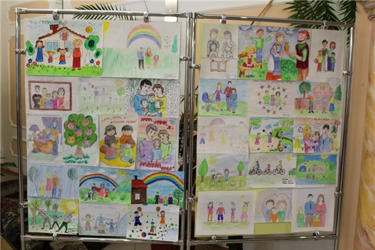 Выставка рисунков «Моя дружная семья» в отделе ЗАГС администрации Ядринского района Чувашской Республики