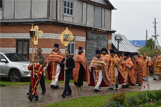 Глава Чувашской митрополии совершил Божественную литургию в Свято-Троицком соборе г. Ядрин