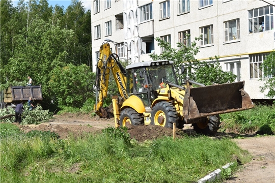 В г.Ядрин по ул.50 лет Октября д.71б начаты работы по благоустройству территории