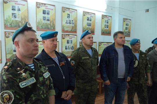Десантники Ядринского района в свой праздник посетили музей.
