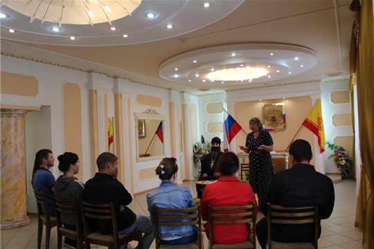 Встреча протоиерея Сергия с молодыми парами, желающими вступить в брак , в отделе ЗАГС Ядринской райадминистрации.