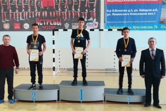 Команда Яльчикского района – третий призер первенства Чувашии по армрестлингу среди юниоров