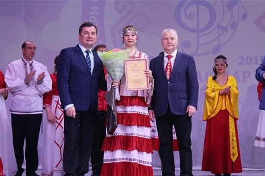 Маргарита Еникова «Кĕмел сасă» конкурса хутшăнчĕ