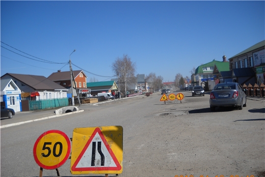 В Яльчикском районе ведется ямочный ремонт автомобильных дорог