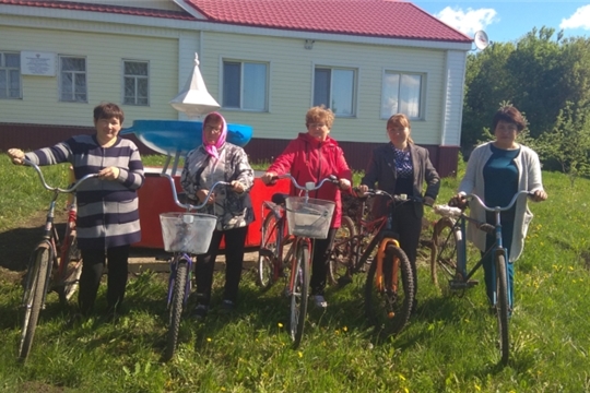 Работники администрации Яльчикского сельского поселения присоединились к Всероссийской акции "На работу - на велосипеде"