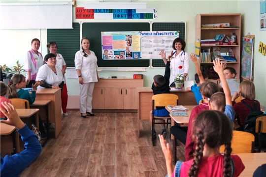 Медицинские работники Яльчикской ЦРБ провели профилактические беседы перед отдыхающими оздоровительного лагеря "Солнышко"