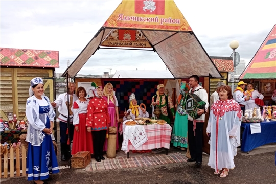 На Дне Республики Яльчикский район представил этнокультурное  подворье «Юмах тĕнчи»