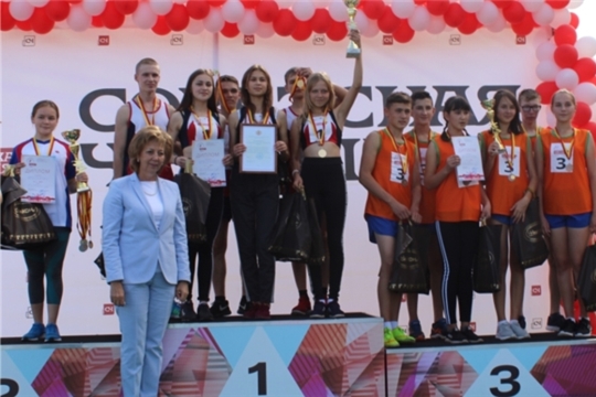 Команда Большетаябинской ООШ - победительница 81-й легкоатлетической эстафеты газеты «Советская Чувашия»