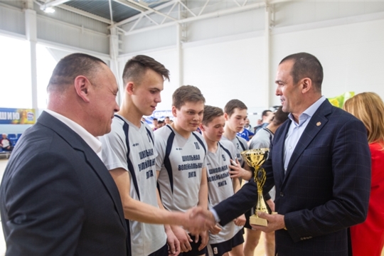 Глава Чувашии поздравил шимкусских волейболистов - победителей суперфинала IX чемпионата «Школьной волейбольной лиги Чувашской Республики»