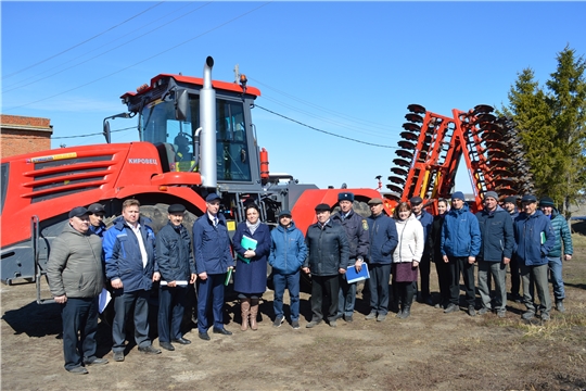 В Янтиковском районе состоялось выездное совещание по вопросам подготовки и проведения весенних полевых работ 2019 года