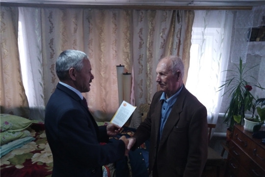 Глава администрации Янтиковского района Владимир Ванерке выразил ветеранам войны чувство искренней признательности и благодарности за Победу