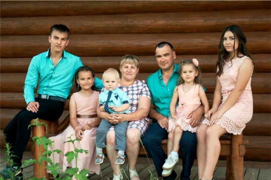 «Эпир пĕрле чухне телейлĕ»