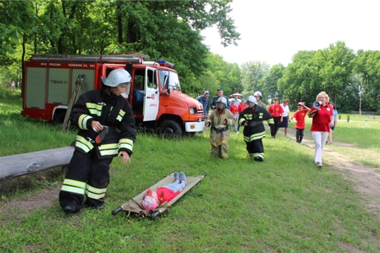 Сотрудники МЧС России провели Универсиаду по пожарной безопасности в детском лагере "Звездный"