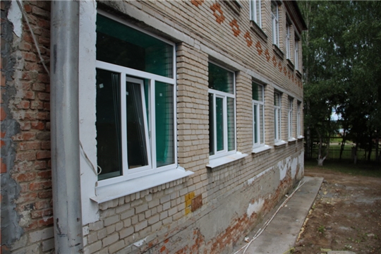 Глава администрации Цивильского района Игорь Николаев проинспектировал выполнение ремонта в Богатыревской средней школе