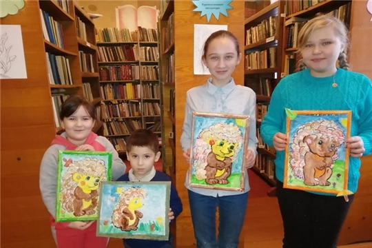 Занятие с участниками детского клуба «Страна рукоделия» в Иваньково-Ленинской сельской библиотеке