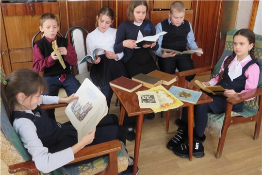 Акция «Читаем Пушкина - нон-стоп» в Кирской библиотеке