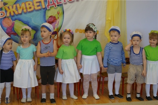 Детская искренность и улыбки в Женский день в Чуварлейском детском саду