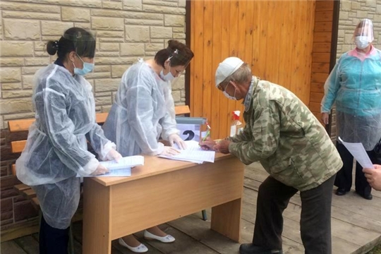 В Алатырском районе продолжается общероссийское голосование по поправкам в Конституцию