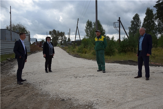 Идут работы по ремонту грунтовой дороги в поселке Киря