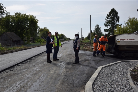 В Алатырском районе продолжается строительство автомобильной дороги в поселке Восход