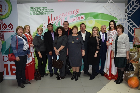 Делегация Алатырского района приняла участие в торжественном мероприятии, посвященном Дню работников сельского хозяйства и перерабатывающей промышленности