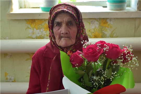 90-летний юбилей отметила ветеран труда, жительница д. Эренары Роза Потапова