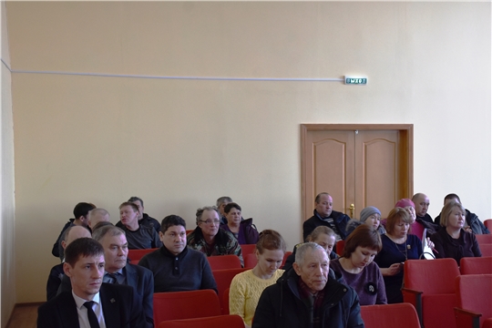 В актовом зале администрации Аликовского района прошло совещание с руководтелями сельскохозяйственных организаций, главами крестьянских (фермерских) хозяйств, главами сельских поселений