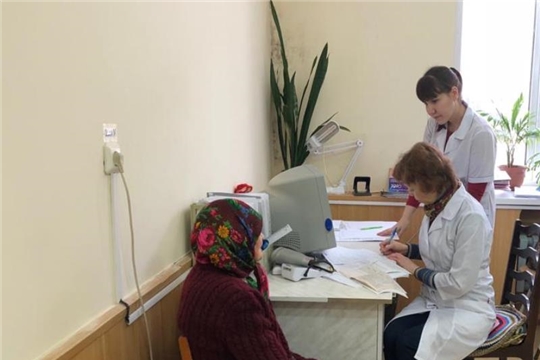 Врачи-специалисты Республиканского клинического госпиталя для ветеранов войн в Аликовской ЦРБ