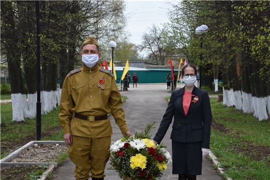 В селе Аликово прошло возложение венков и цветов к мемориалу «Неизвестный солдат»