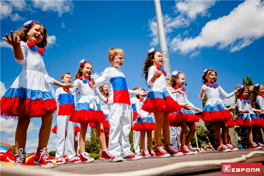 Республиканский центр народного творчества «ДК тракторостроителей» приглашает присоединиться к танцевальному онлайн-флешмобу «Давай, Россия!», который дал старт 1 июня