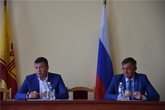 Аликовский район с рабочим визитом посетил министр транспорта и дорожного хозяйства Владимир Осипов