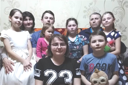 Многодетная семья Тихоновых награждена орденом «Родительская слава»