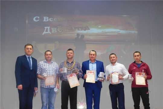 В Районном Доме Культуры в рамках открытия творческого сезона прошло праздничное мероприятие, посвященное Дню отца