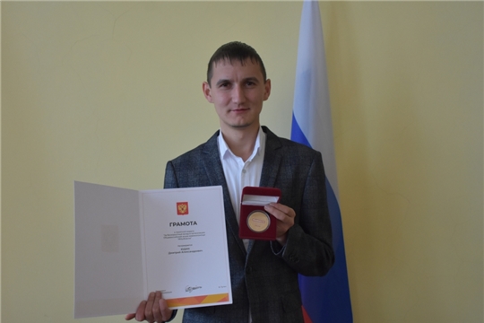Олег Николаев наградил волонтеров акции взаимопомощи #МыВместе