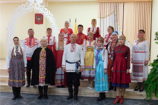 В Районном Доме культуры прошел показ чувашской национальной одежды