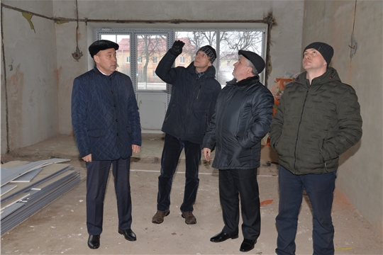 Глава администрации Батыревского района ознакомился с ходом ремонтных работ здания детской школы искусств