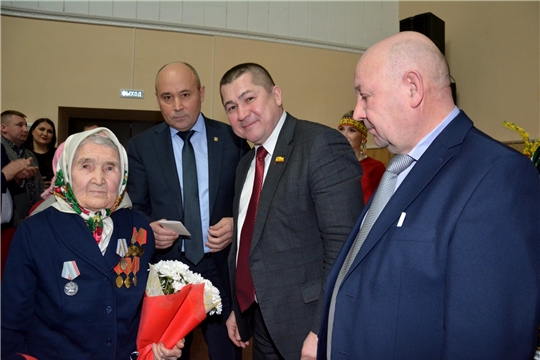 Совещание по итогам деятельности администрации района за 2019 год: вручение юбилейных медалей ветеранам войны