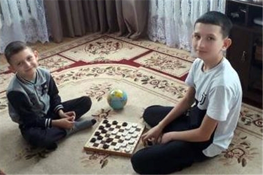 Школьники и учителя Татарско-Сугутской школы  запустили акцию «Сидим дома с пользой»