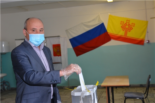 Глава администрации Р.Селиванов проголосовал за внесение поправок в Конституцию РФ